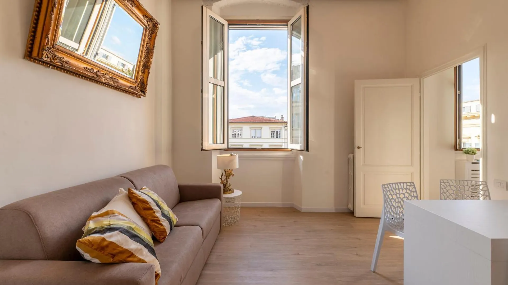 Apartment Golden House San Lorenzo Florence Italy