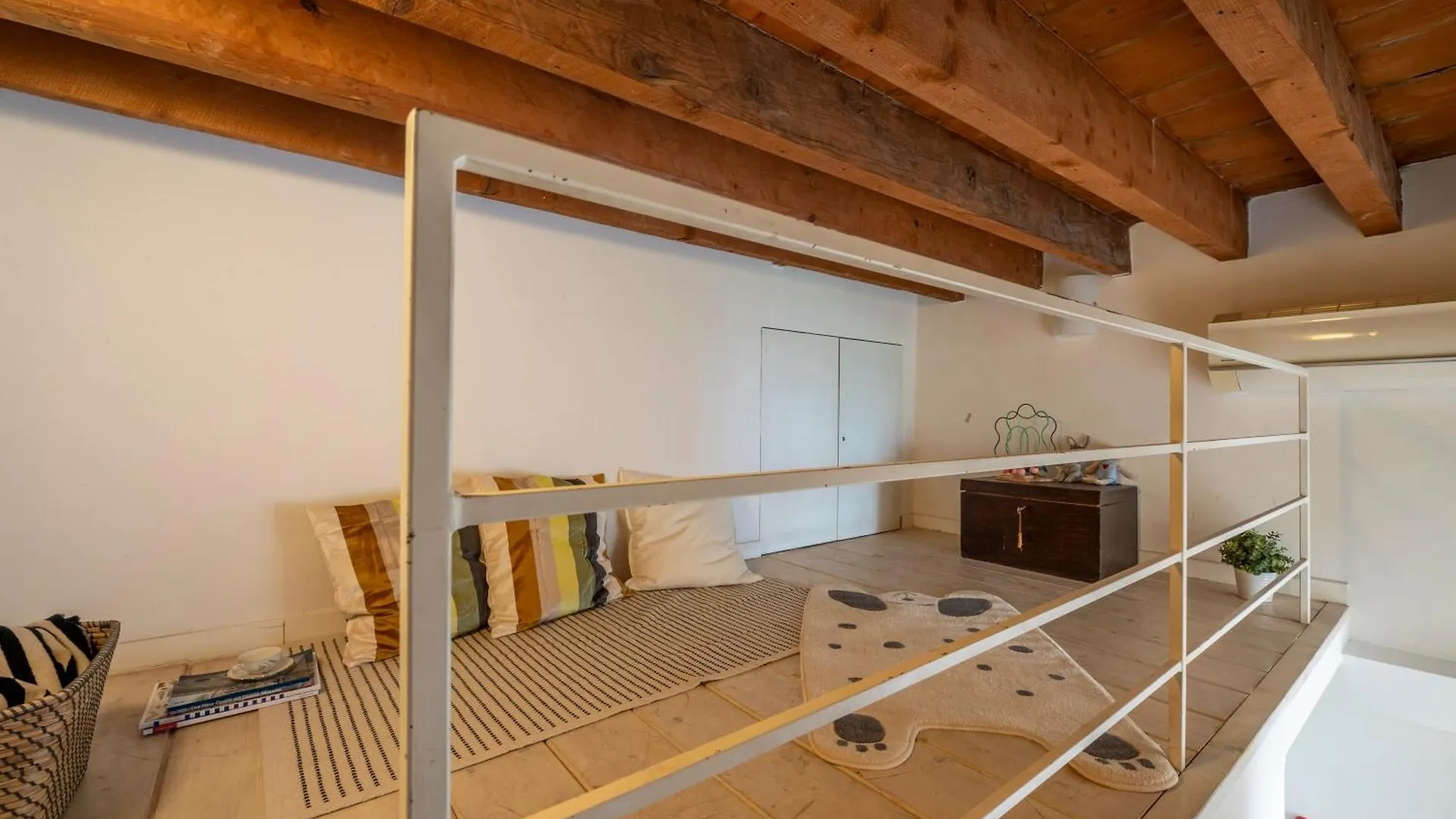Apartment Golden House San Lorenzo Florence Italy
