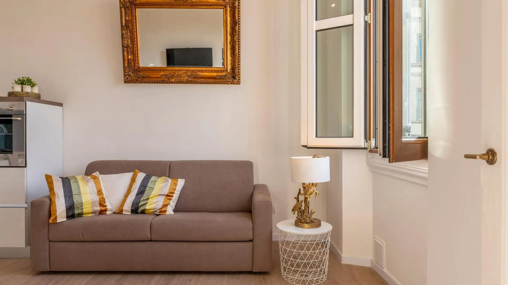 Golden House San Lorenzo Florence