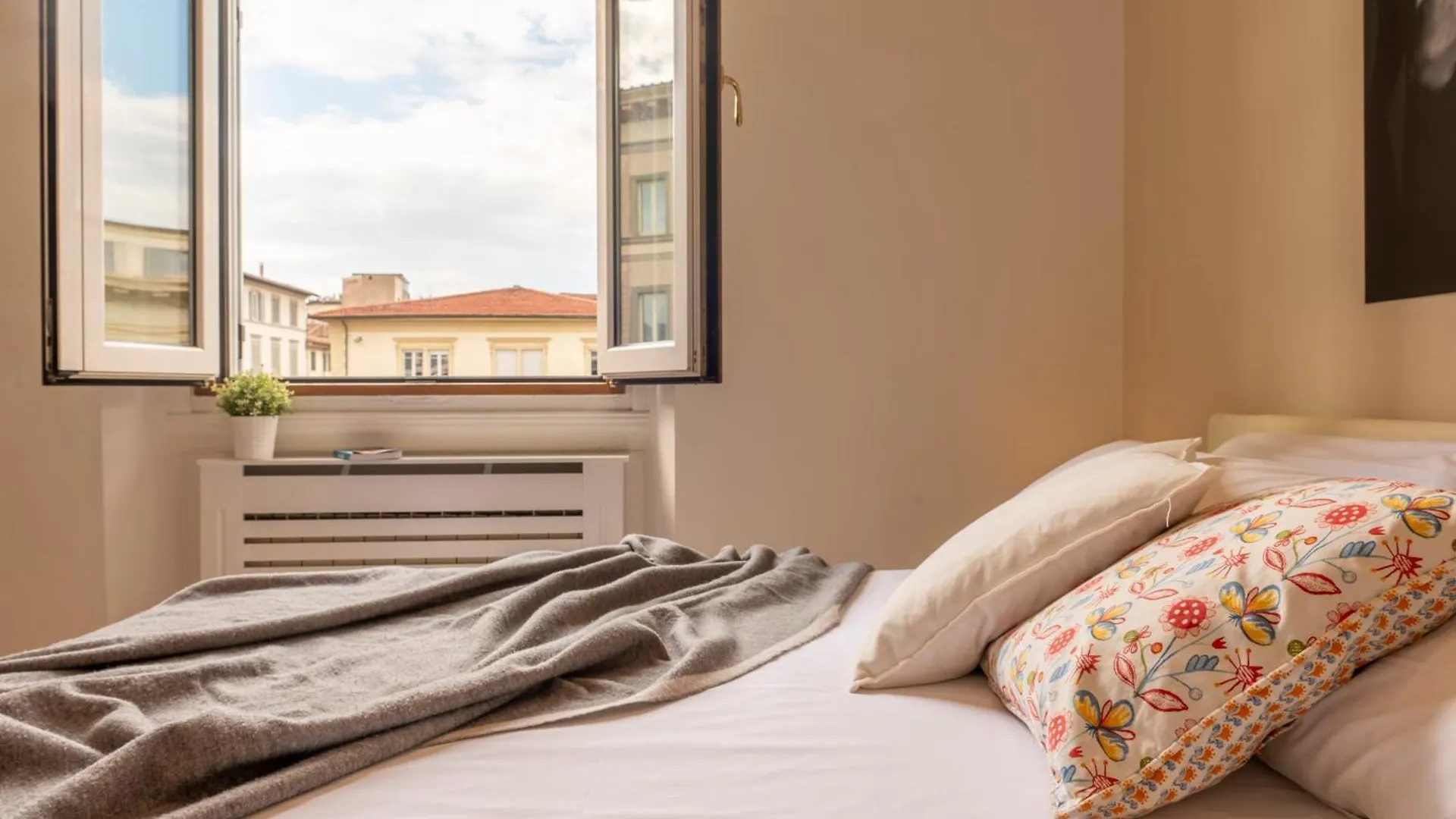 Apartment Golden House San Lorenzo Florence