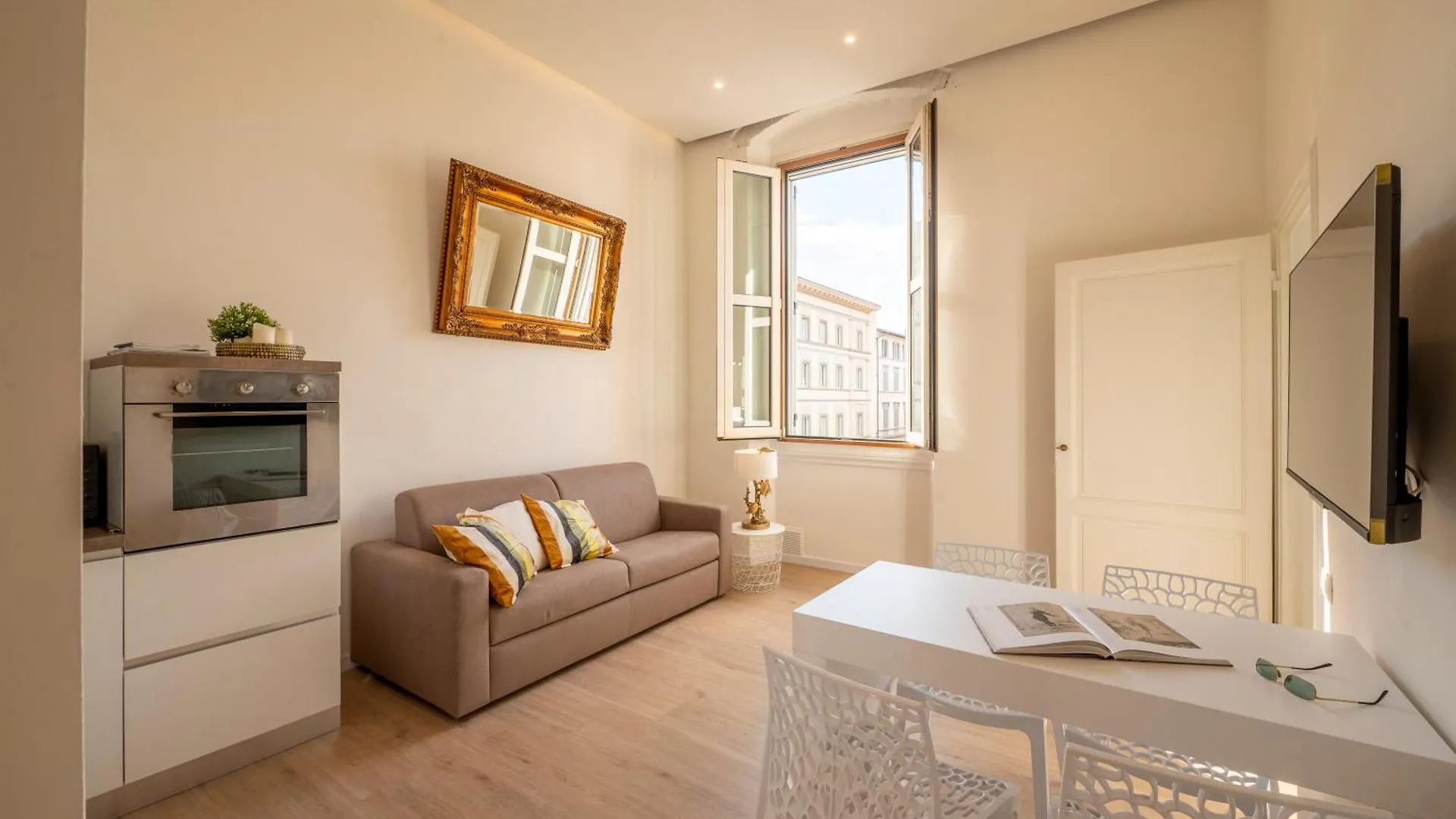 Golden House San Lorenzo Florence